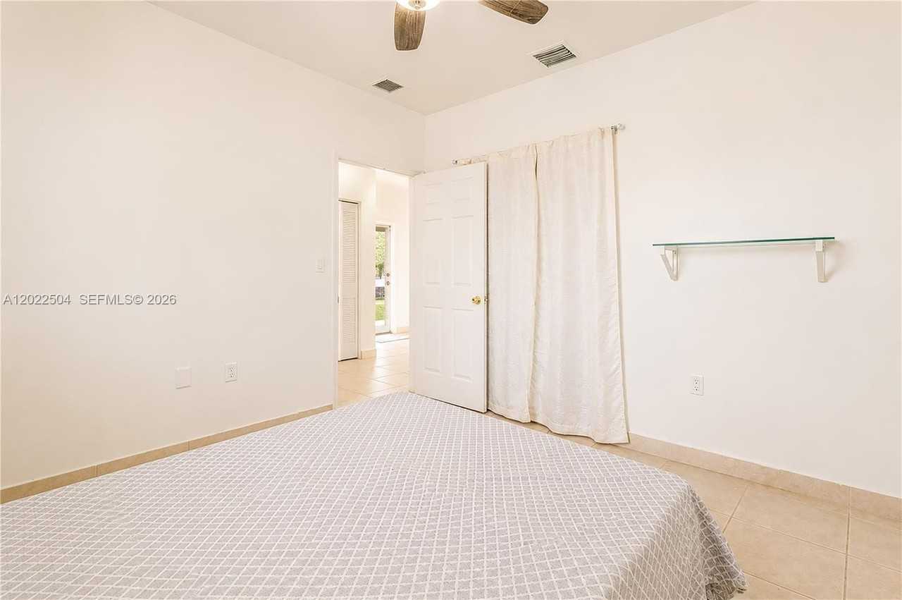 1670 Nw 73rd St - Photo 6 of 24