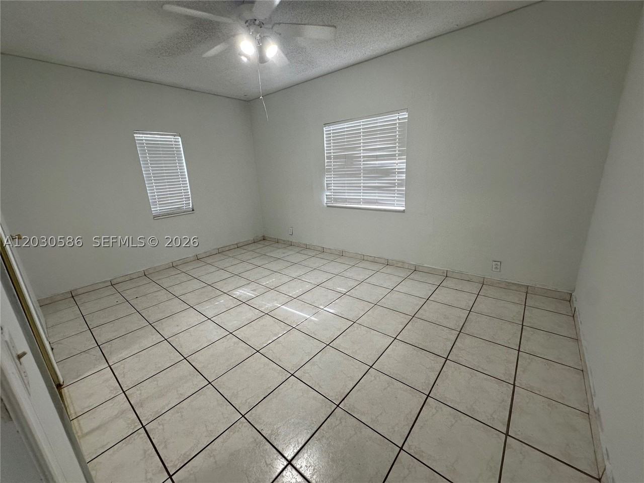 2135 Lincoln St - Photo 3 of 12