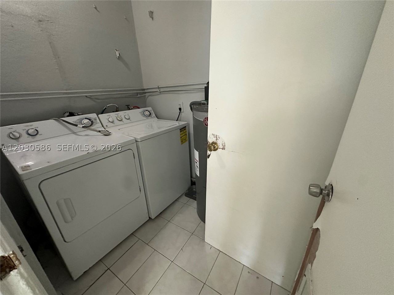 2135 Lincoln St - Photo 5 of 12