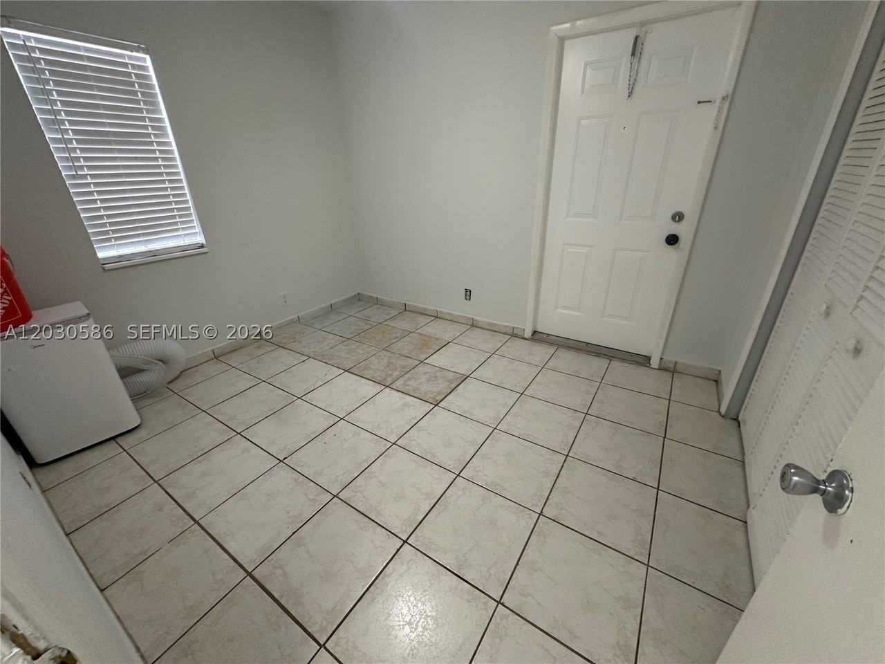 2135 Lincoln St - Photo 7 of 12