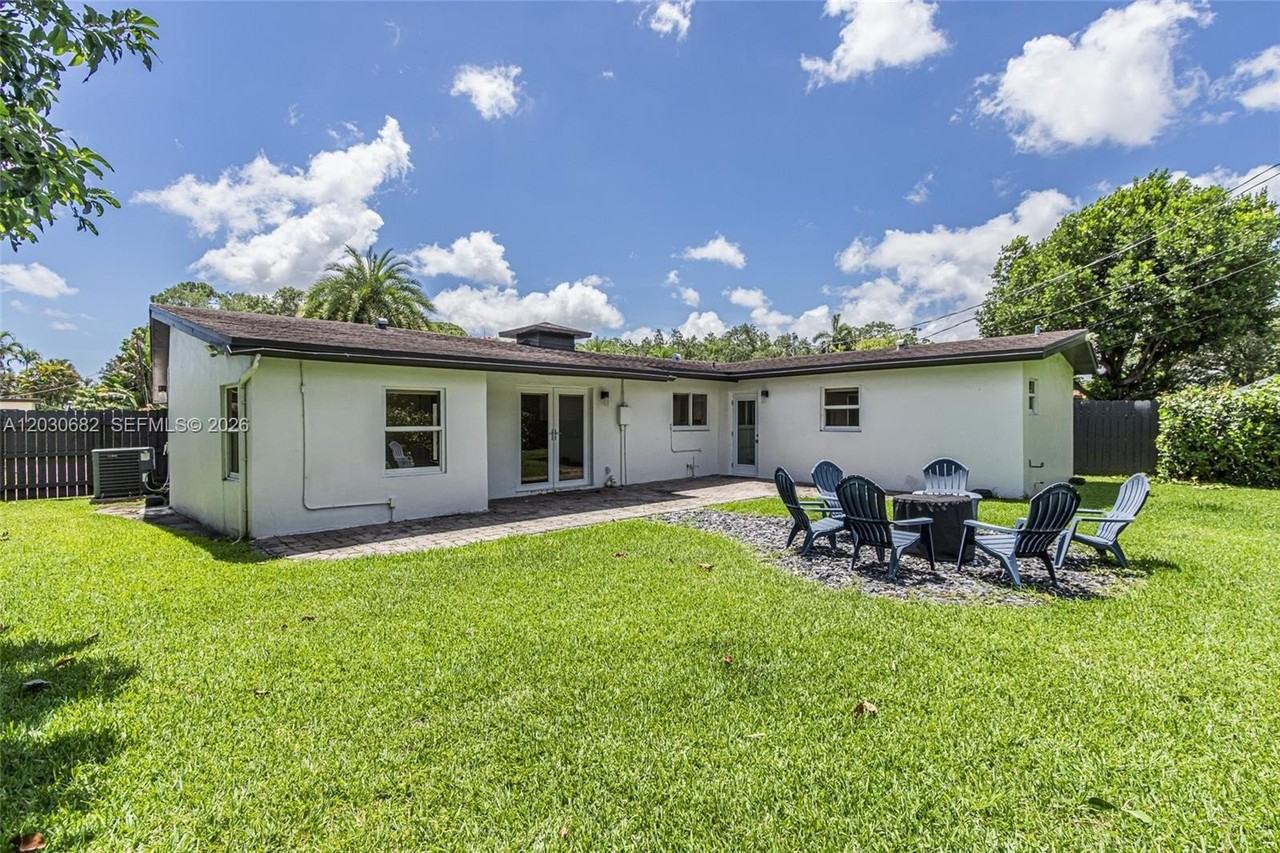 2317 Sw 34th Ave - Photo 5 of 22