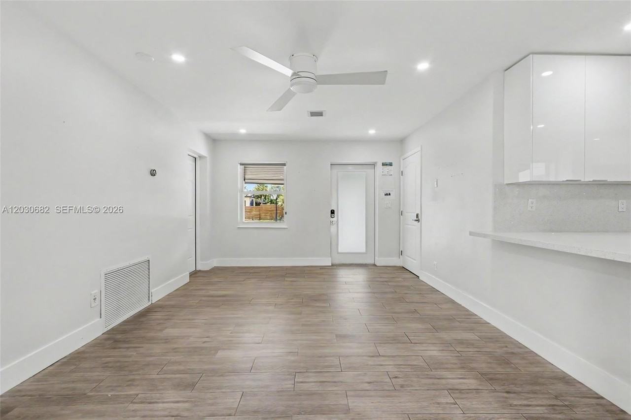 2317 Sw 34th Ave - Photo 6 of 22