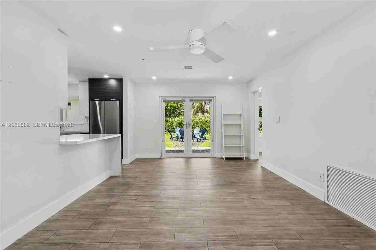 2317 Sw 34th Ave - Photo 7 of 22