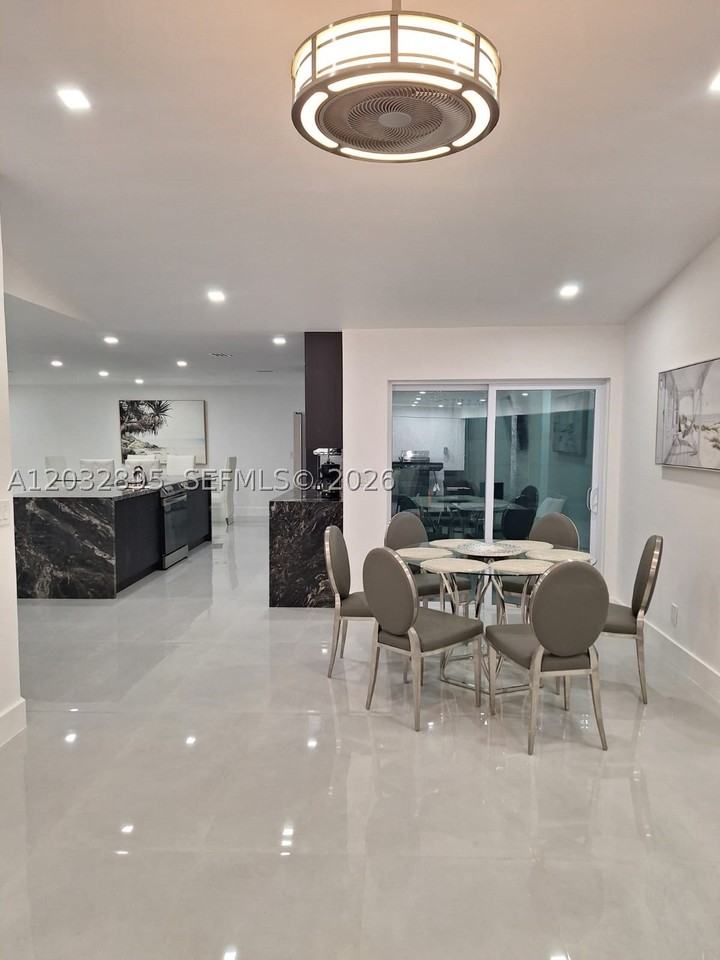 4440 Sw 14th Pl - Photo 4 of 19