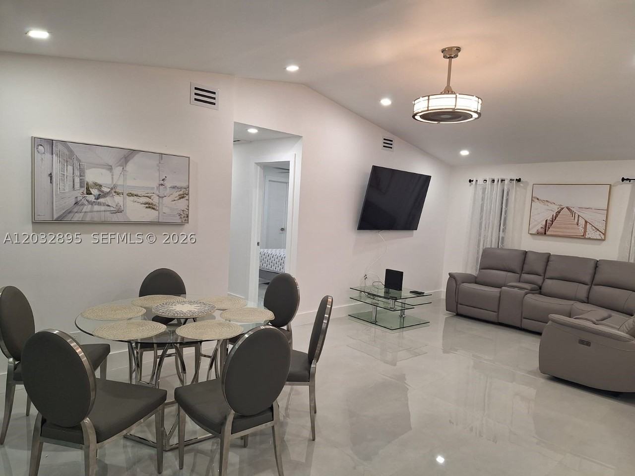 4440 Sw 14th Pl - Photo 5 of 19
