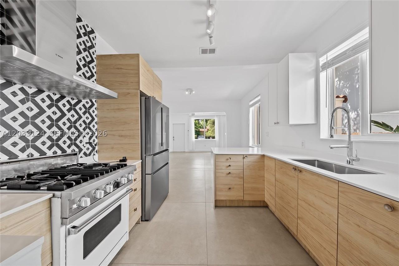 565 Nw 44th St