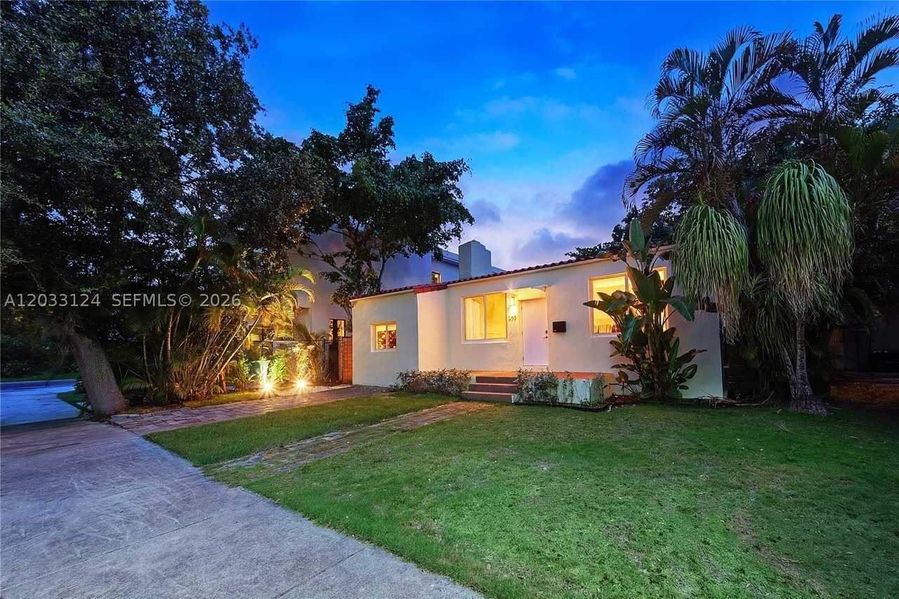 565 Nw 44th St - Photo 2 of 29