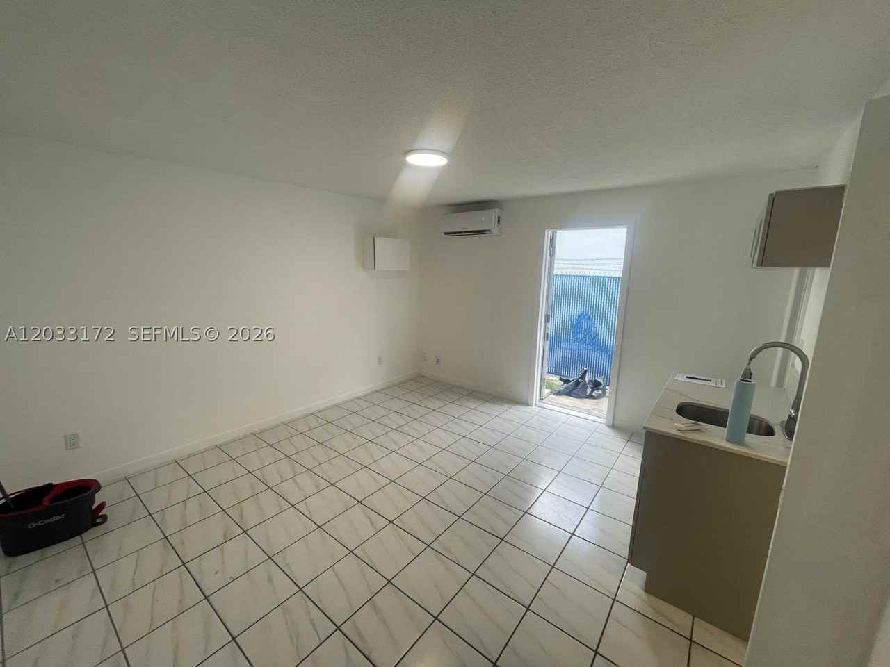 1717 Nw 16th St #B - Photo 3 of 6