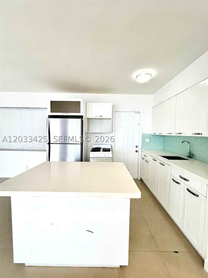 2031 Jackson St #3 - Photo 5 of 9