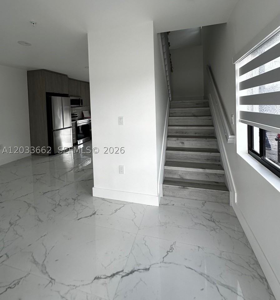 19229 Nw 37th Ave - Photo 5 of 12