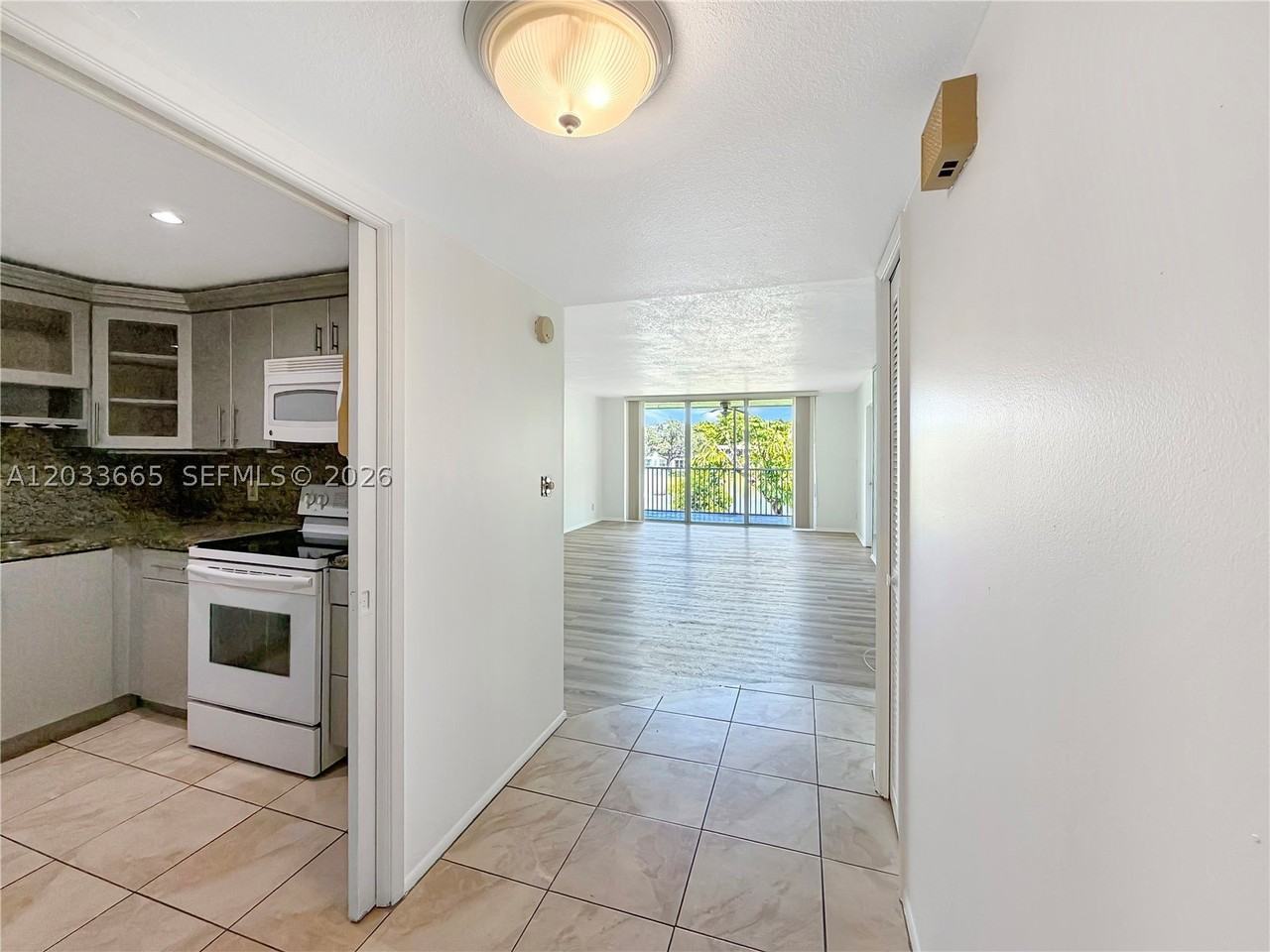 3641 Oaks Clubhouse Dr #201 - Photo 5 of 32