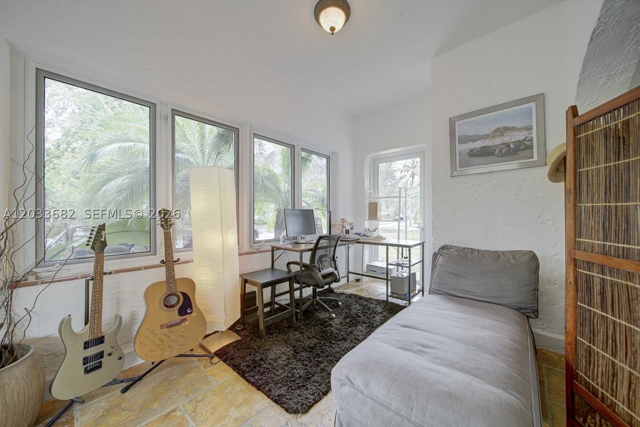 1212 Medina Ave - Photo 5 of 21