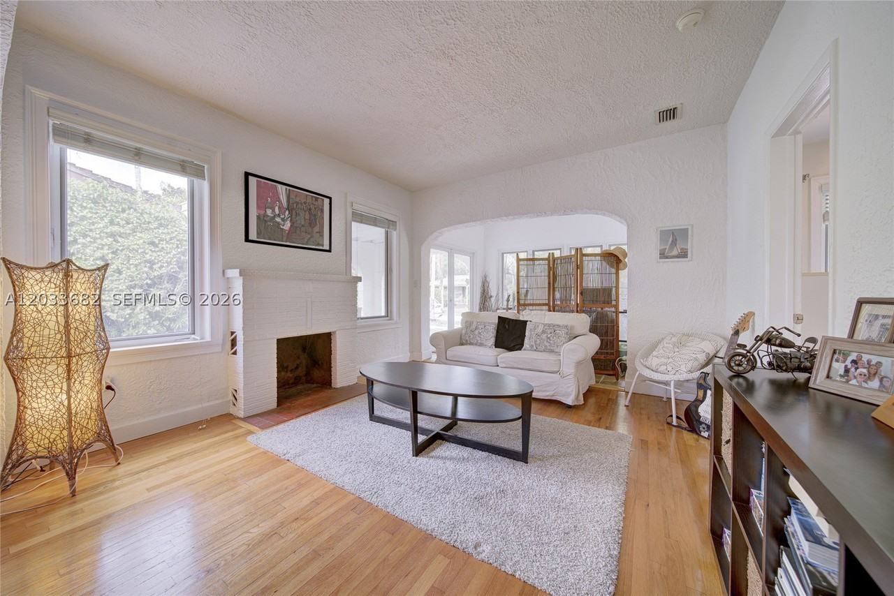 1212 Medina Ave - Photo 7 of 21