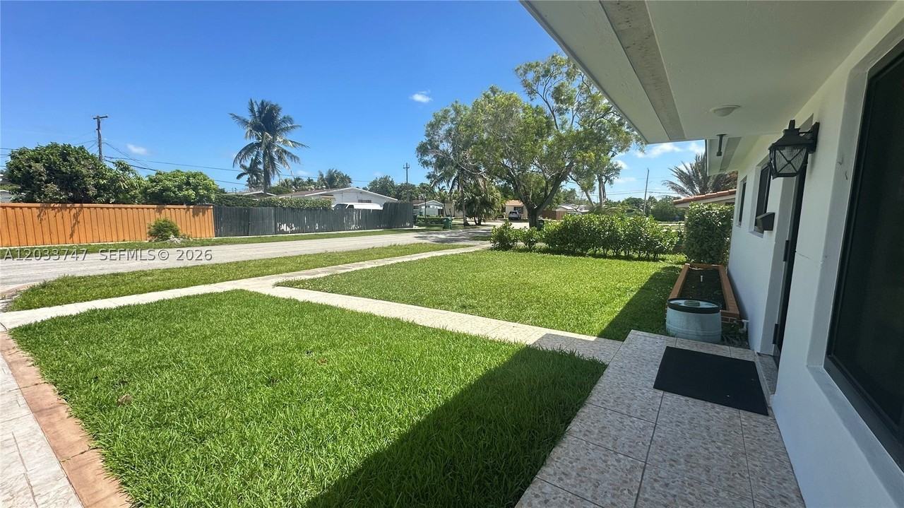 5110 Sw 106th Ave - Photo 3 of 16