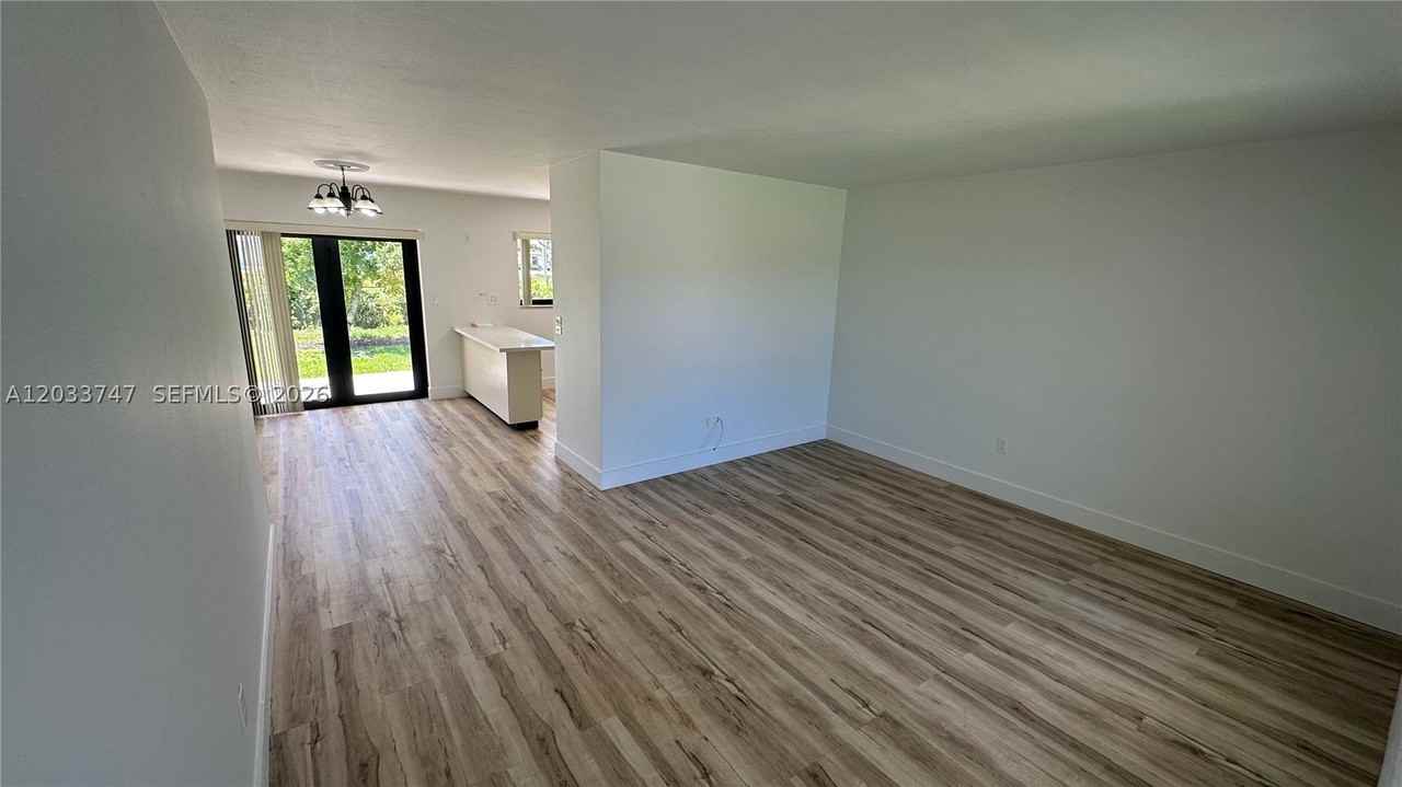 5110 Sw 106th Ave - Photo 4 of 16