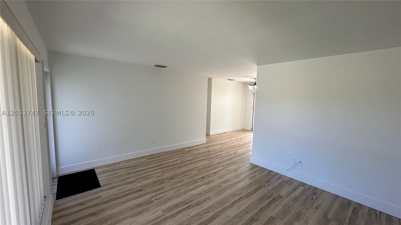 5110 Sw 106th Ave - Photo 5 of 16
