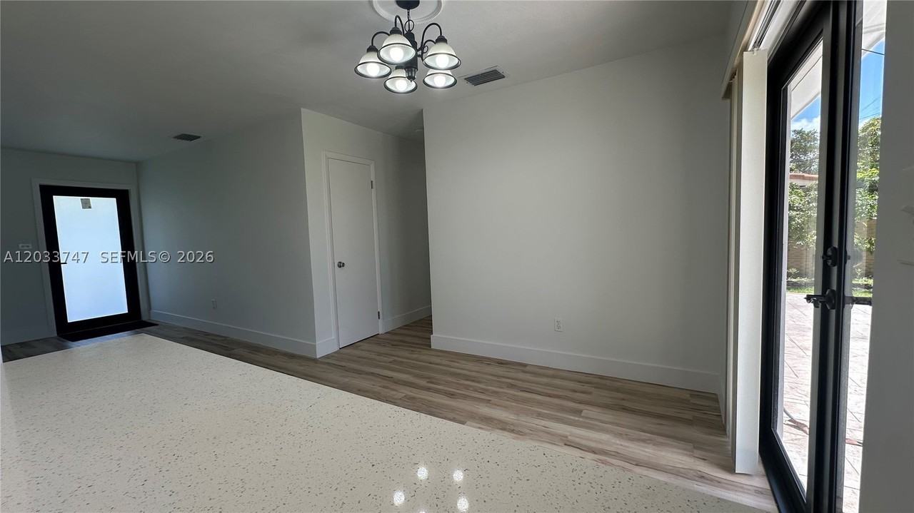 5110 Sw 106th Ave - Photo 7 of 16
