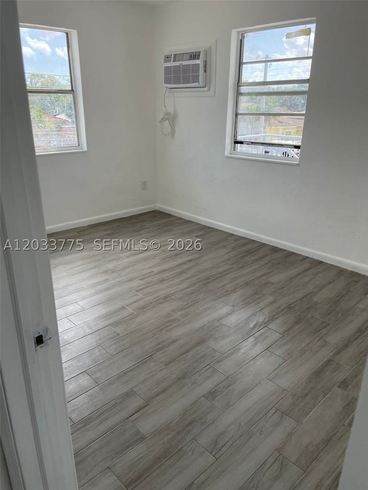 1261 Nw 59th St #14 - Photo 4 of 6