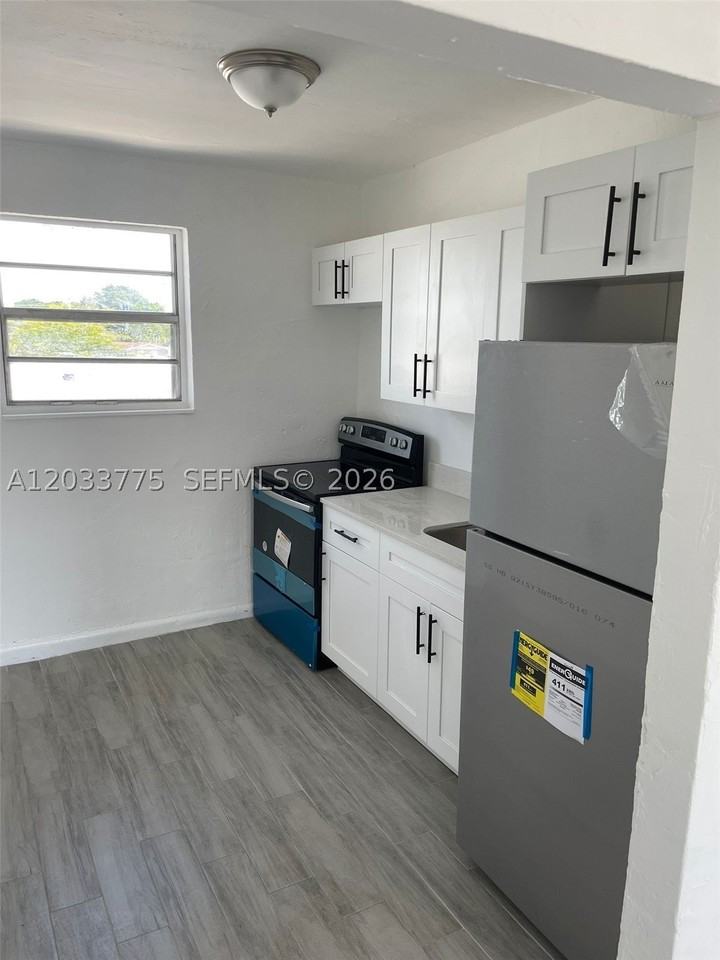 1261 Nw 59th St #14 - Photo 5 of 6
