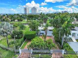 featured image of 1100 Ne 84th St