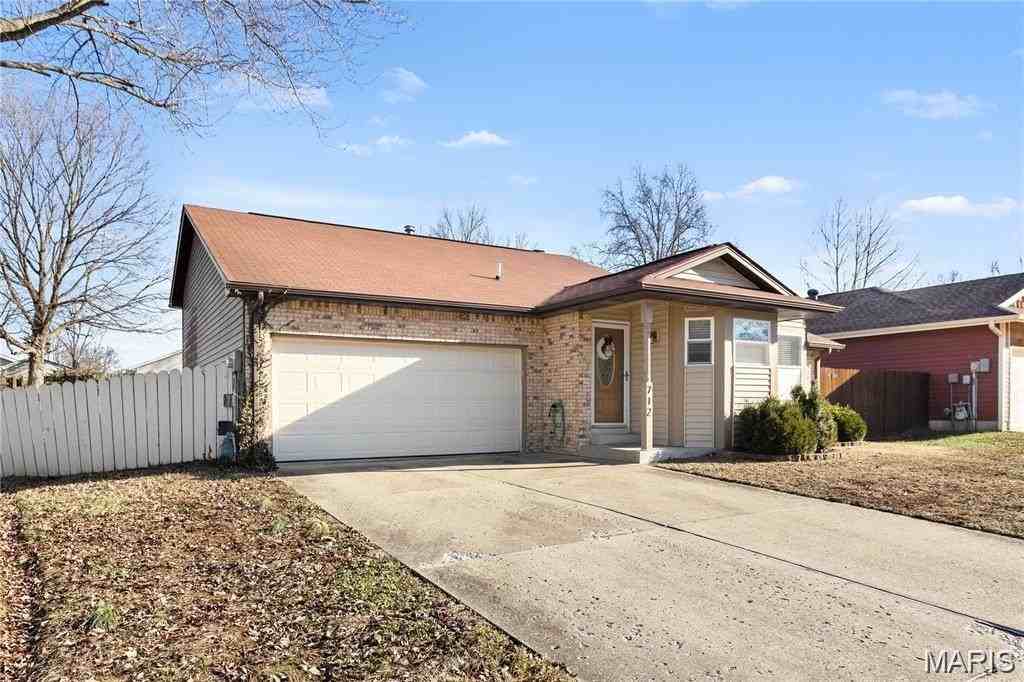 712 Oak Hollow Ct - Photo 2 of 24