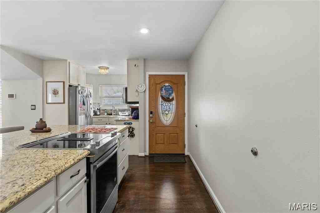 712 Oak Hollow Ct - Photo 3 of 24