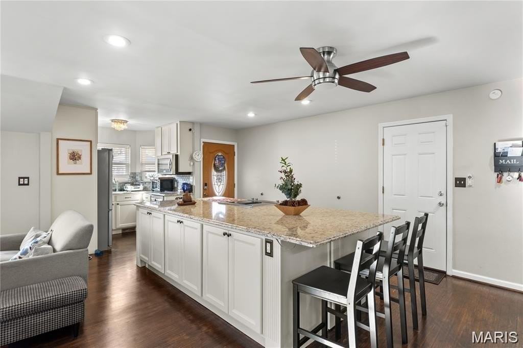 712 Oak Hollow Ct - Photo 6 of 24