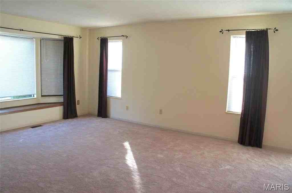 1420 Royal Oak Ct - Photo 2 of 22