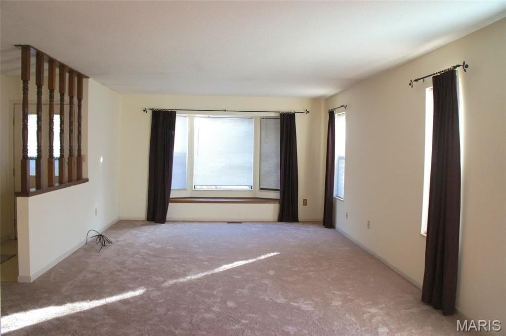 1420 Royal Oak Ct - Photo 3 of 22