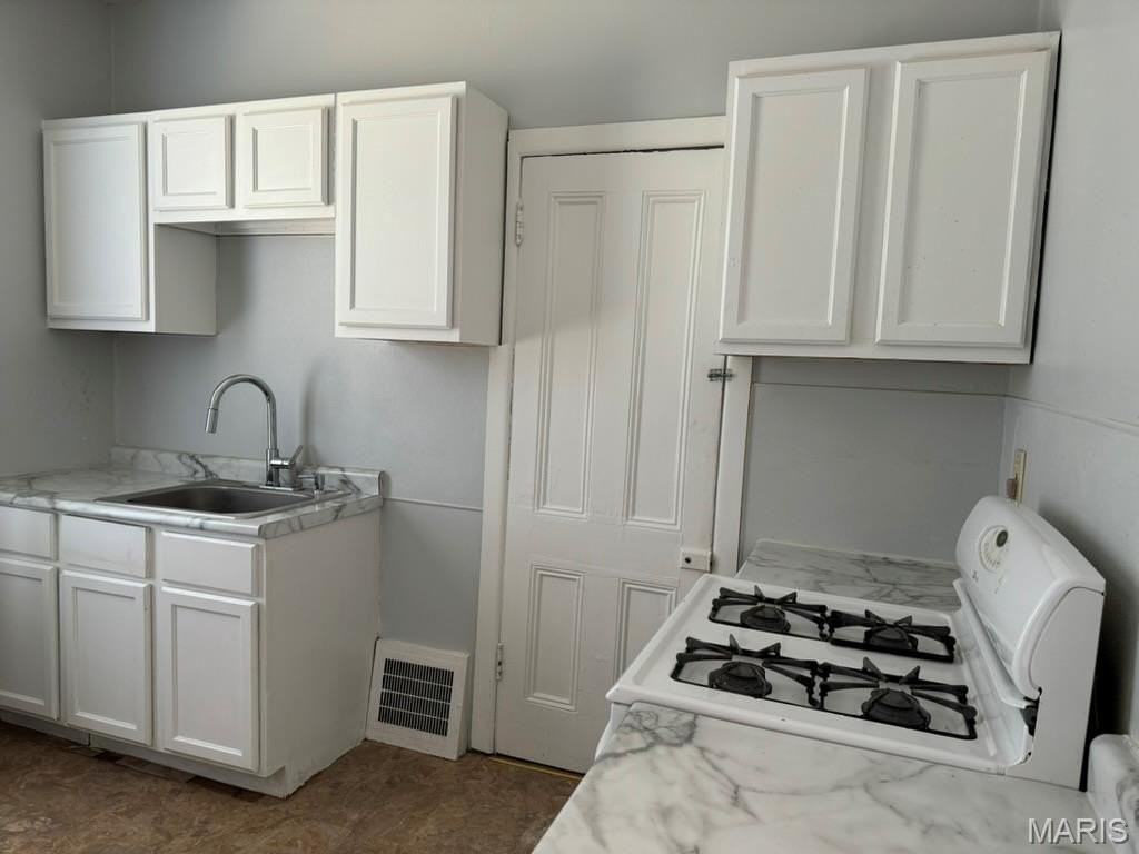 539 N Elm Ave - Photo 4 of 10