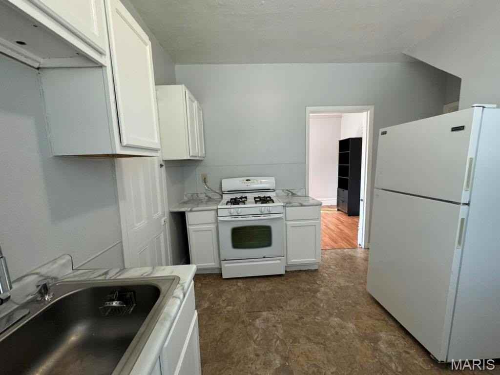 539 N Elm Ave - Photo 5 of 10