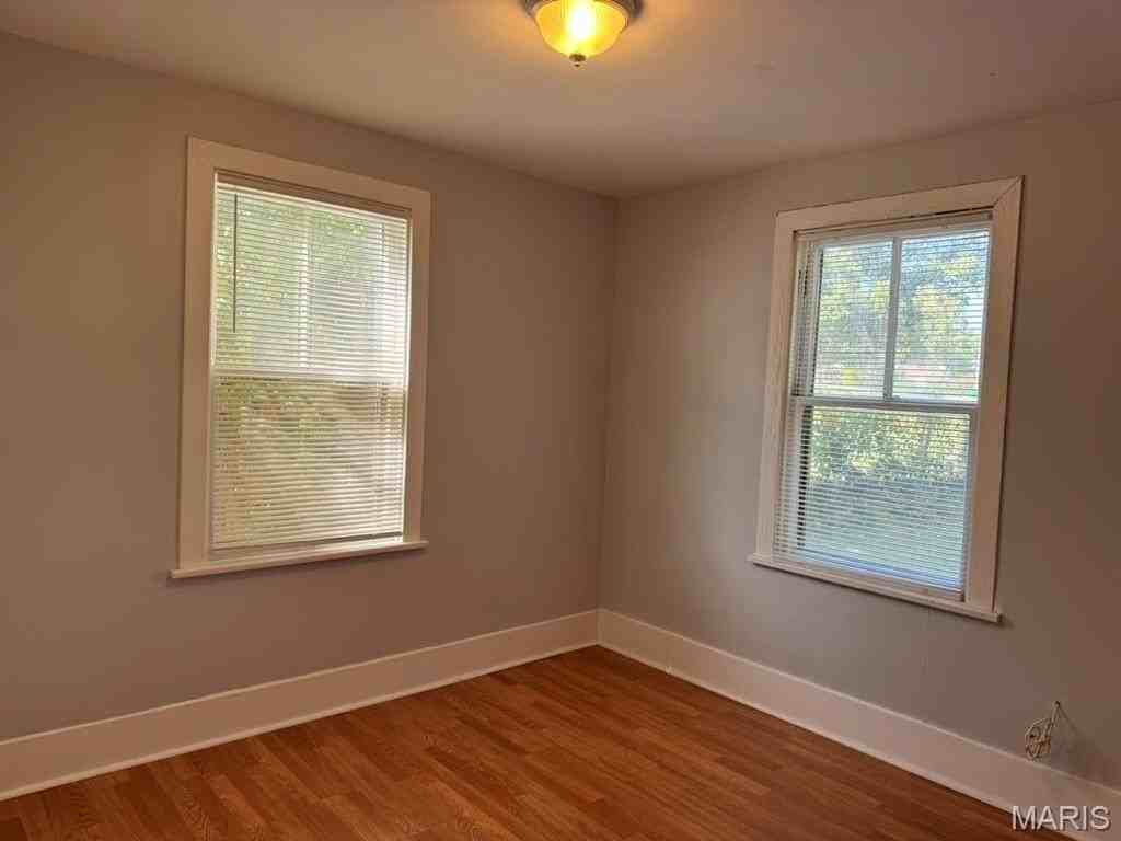 539 N Elm Ave - Photo 6 of 10