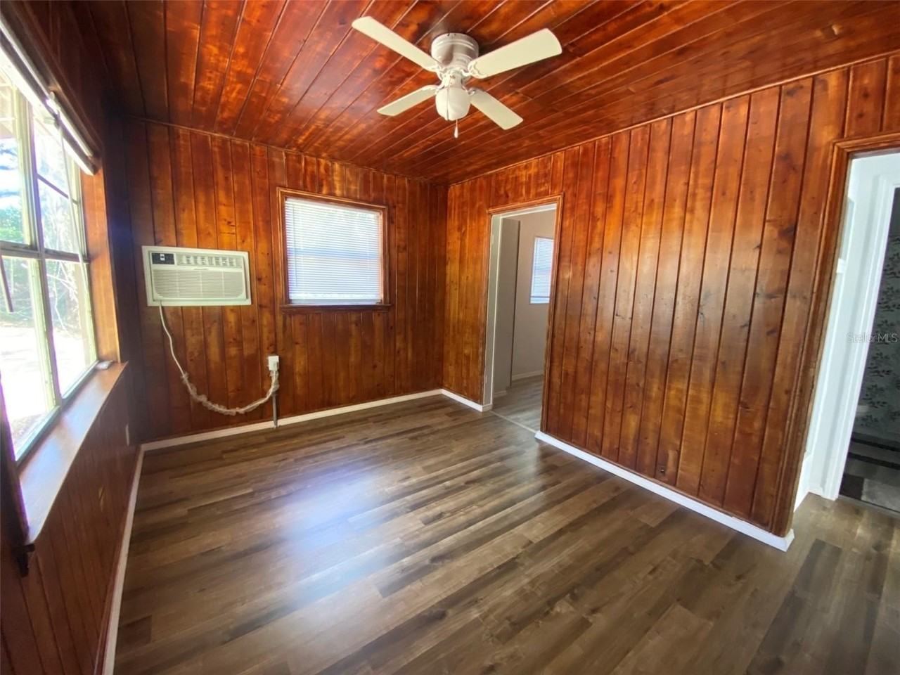 2219 Se 15th St - Photo 4 of 19