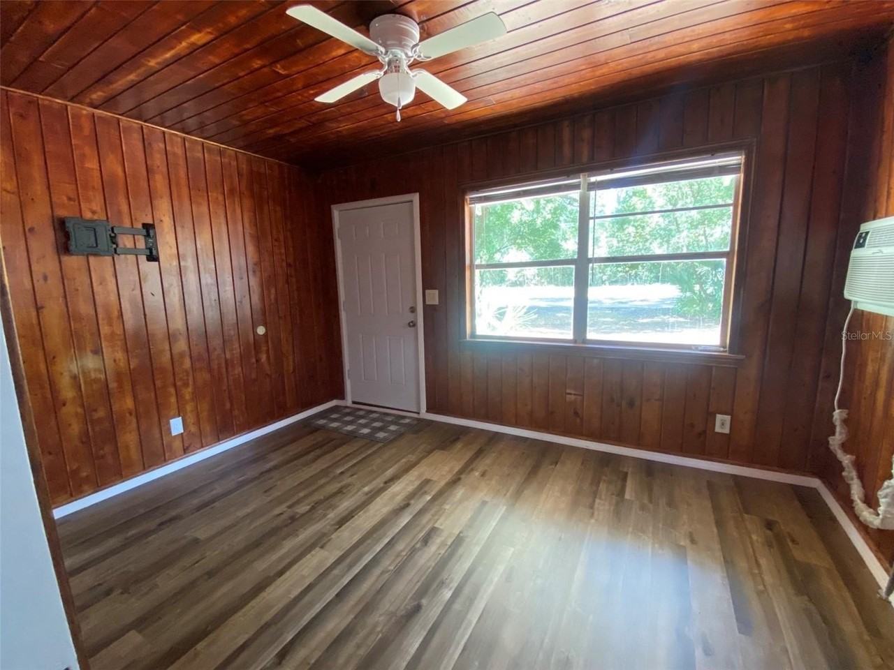 2219 Se 15th St - Photo 5 of 19
