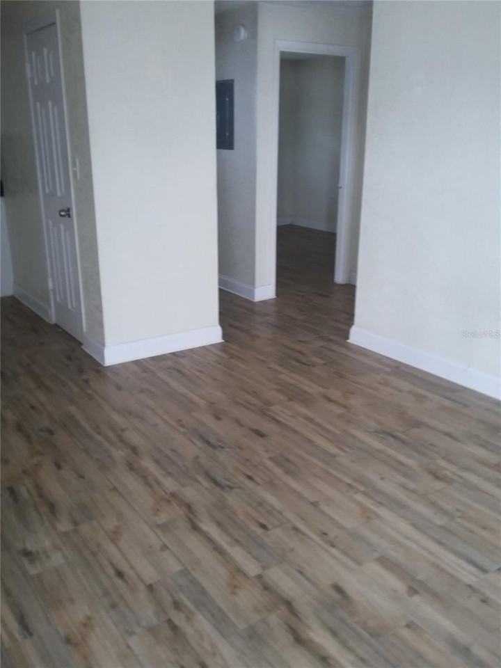 1710 S Washington Ave #06 - Photo 3 of 17