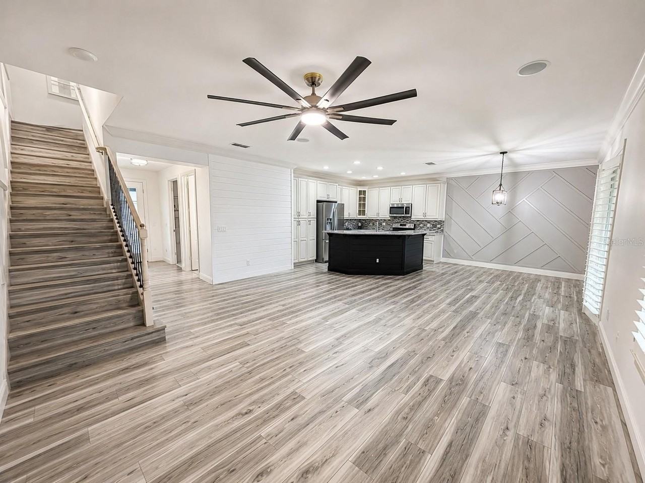 10403 Belfry Cir - Photo 3 of 27