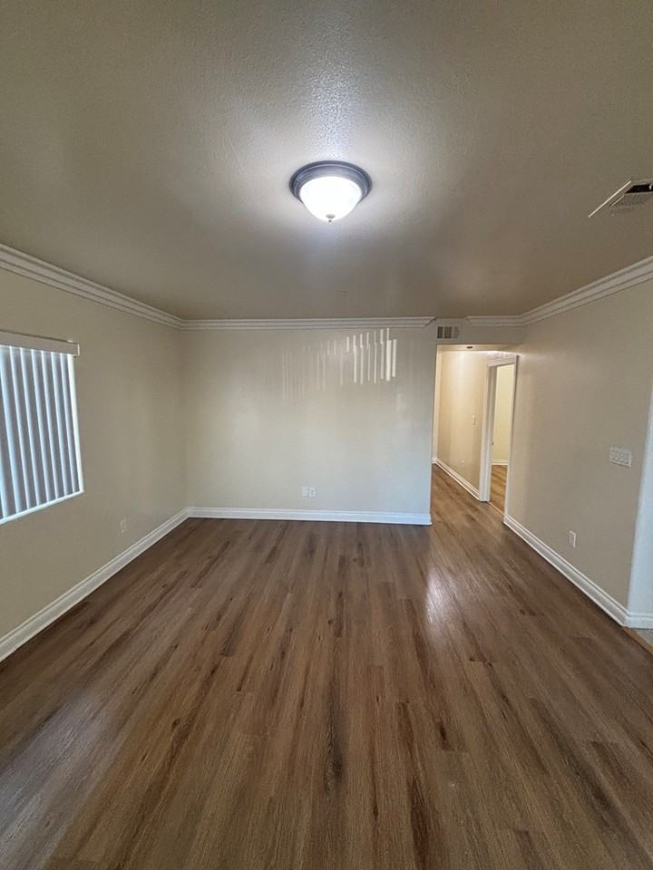 1446 East 52nd Street - Photo 2 of 19