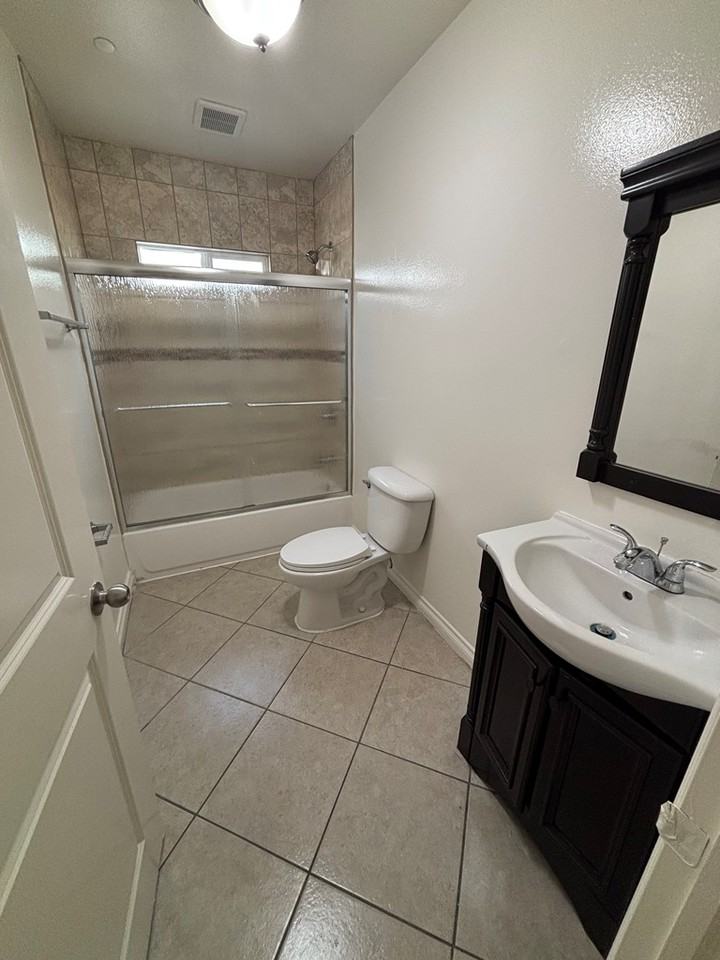 1446 East 52nd Street - Photo 7 of 19