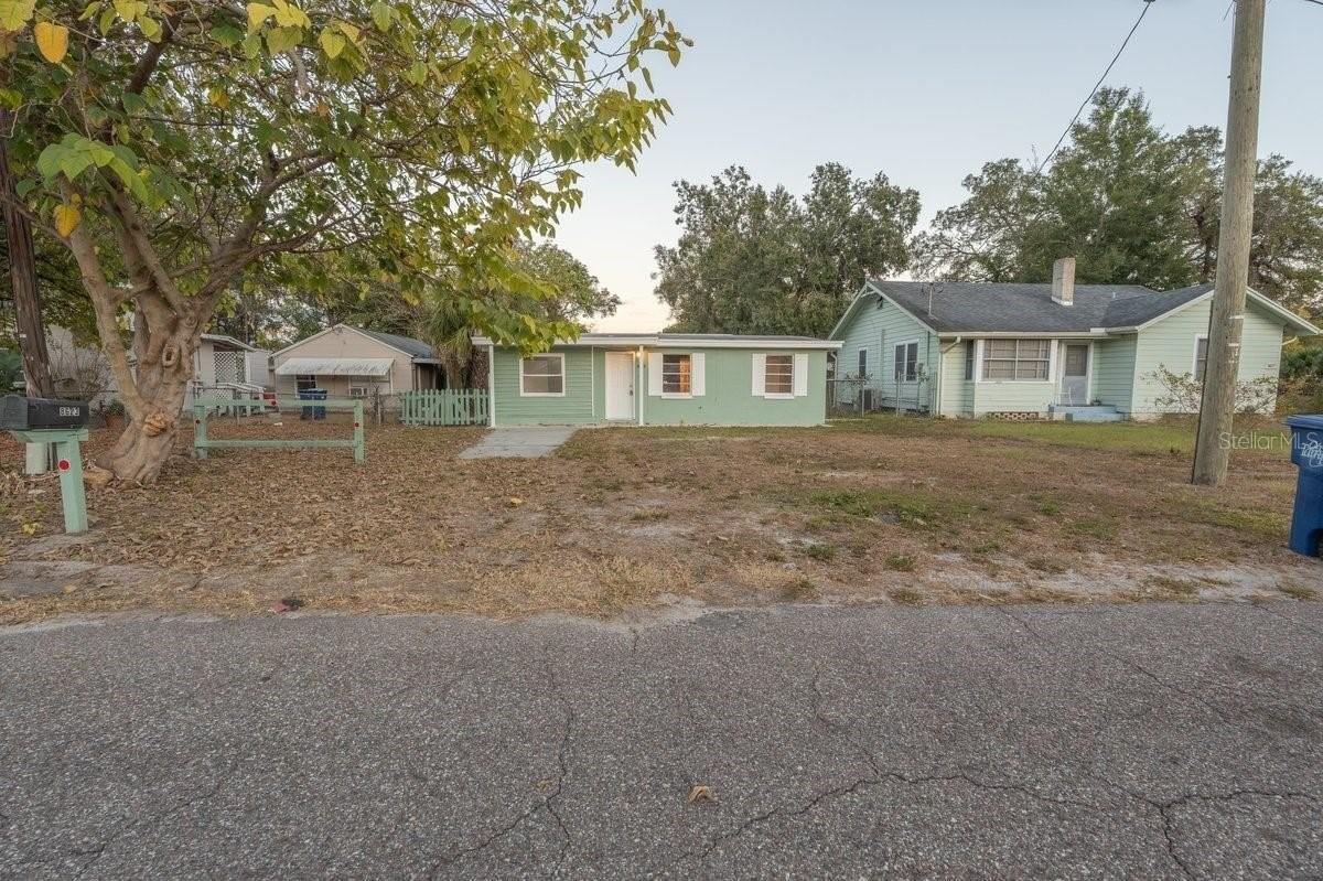 8623 N Willow Ave - Photo 2 of 27