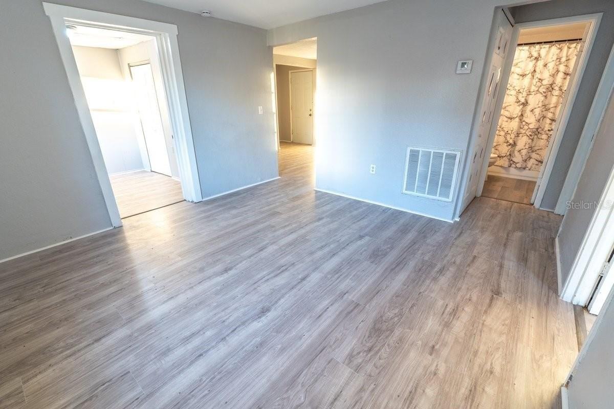 8623 N Willow Ave - Photo 4 of 27