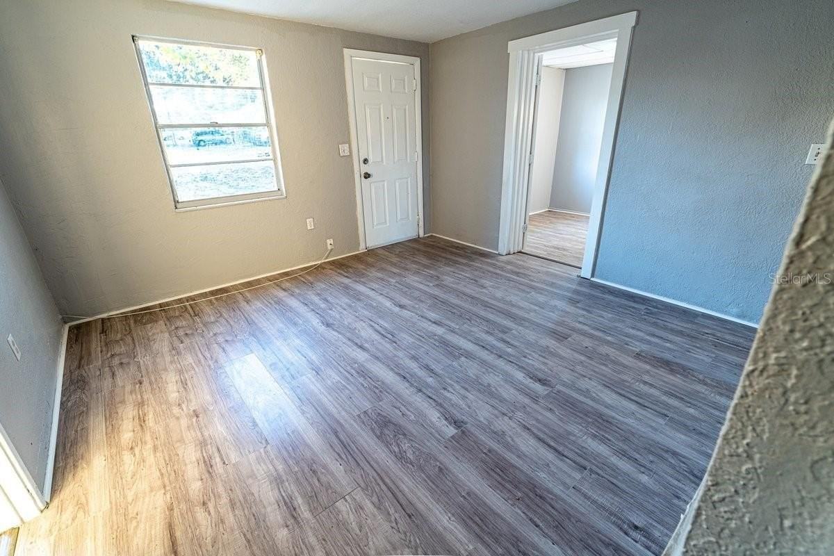 8623 N Willow Ave - Photo 5 of 27