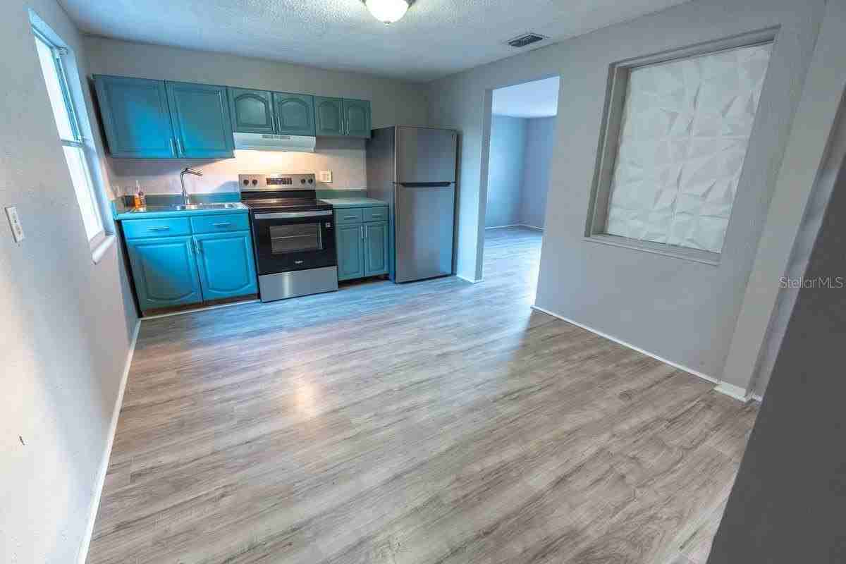 8623 N Willow Ave - Photo 6 of 27