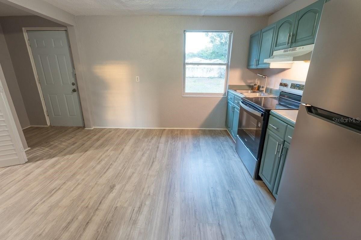 8623 N Willow Ave - Photo 7 of 27