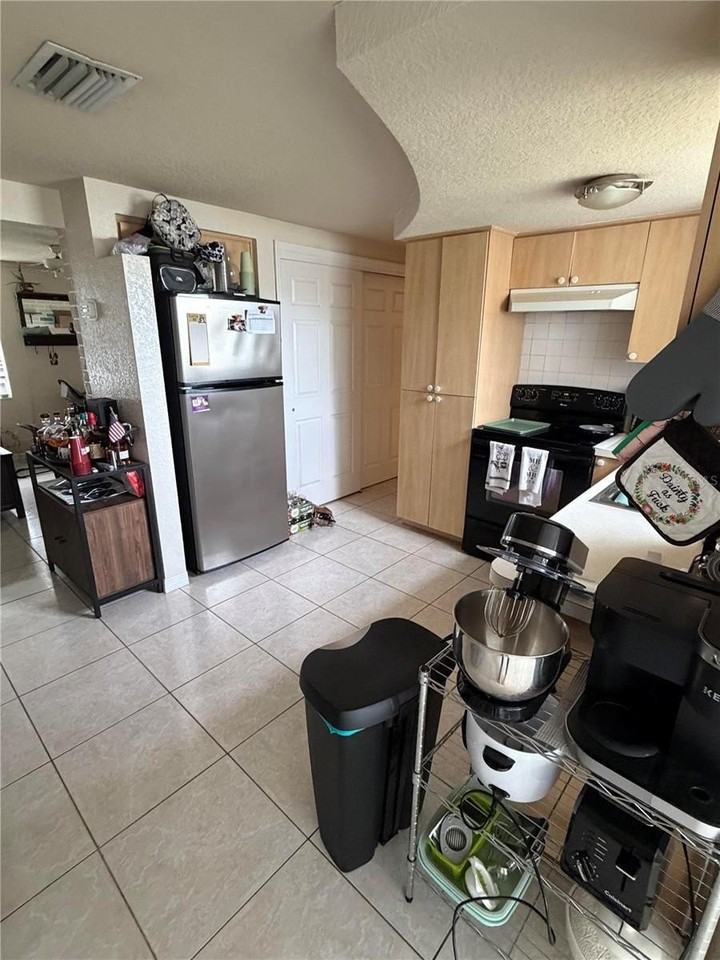 4030 Dalwood Dr - Photo 5 of 20