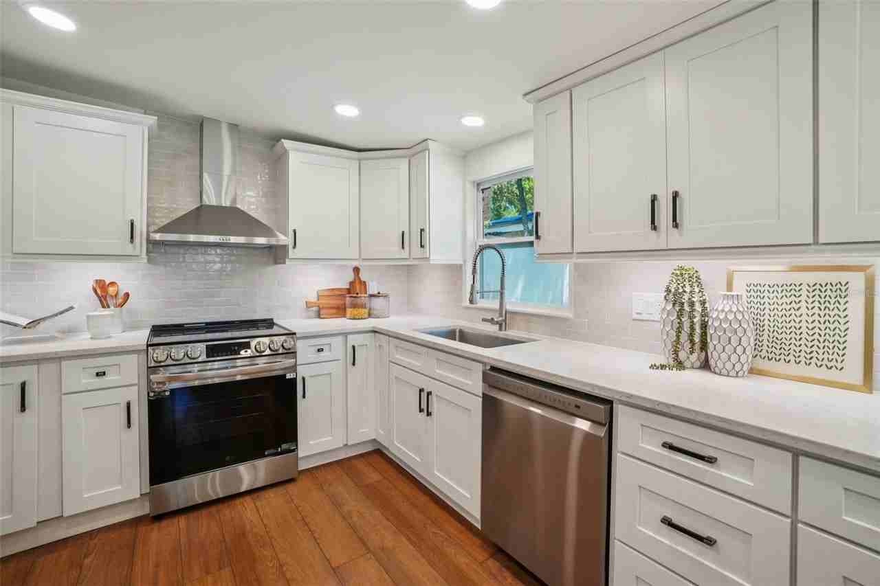 3123 W La Salle St - Photo 5 of 43