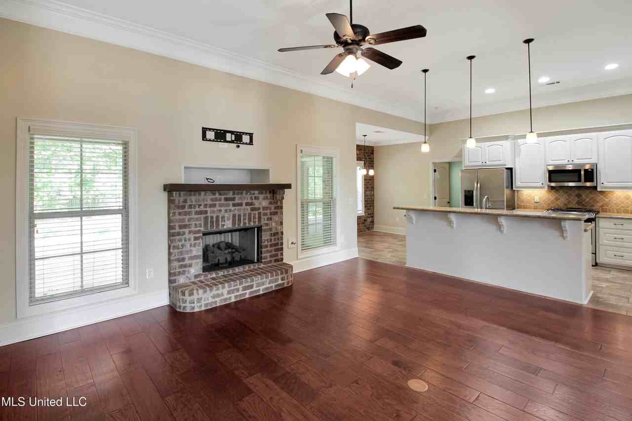114 Huber St - Photo 5 of 24