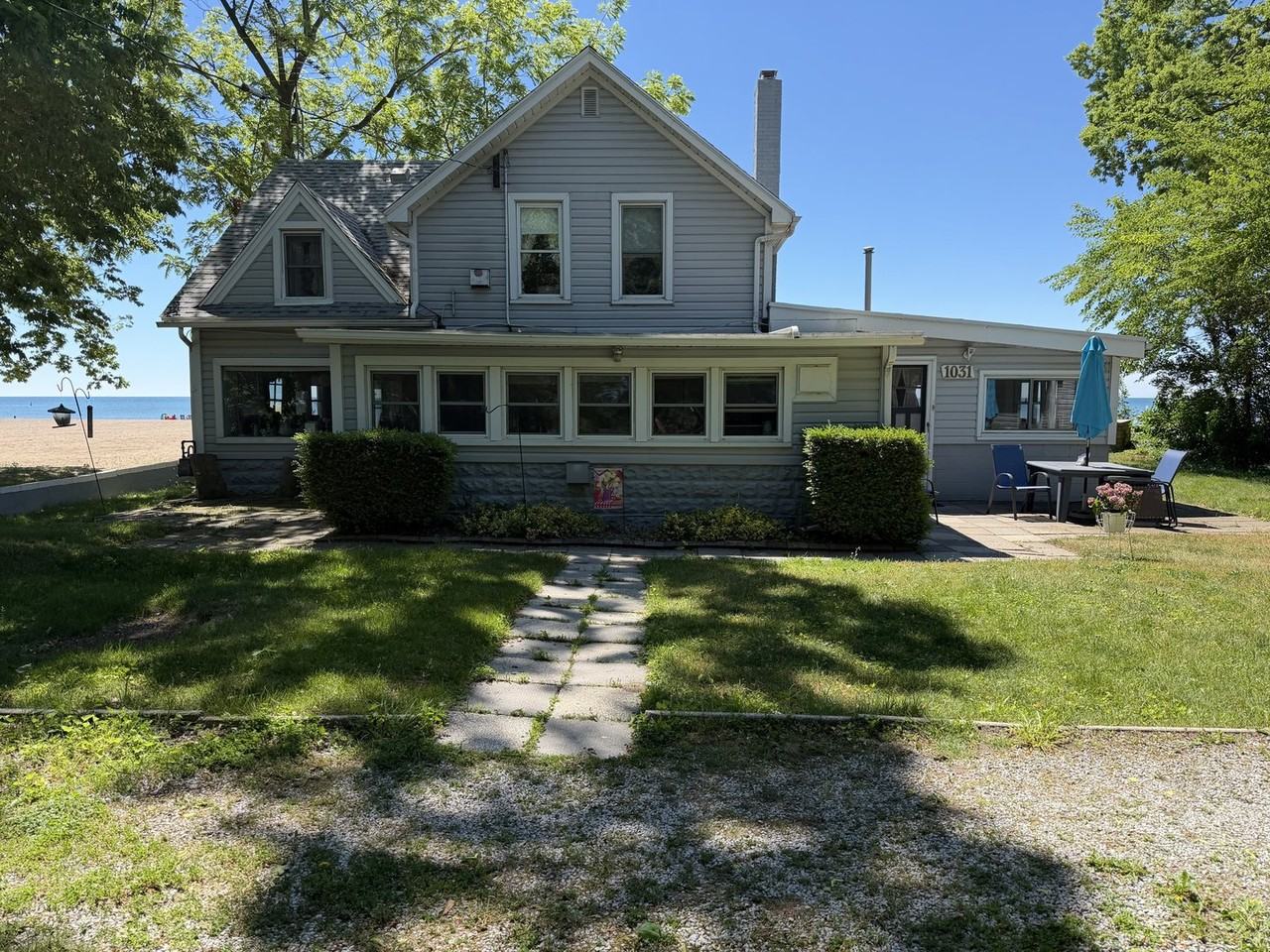 1031 Heritage Rd - Photo 2 of 12