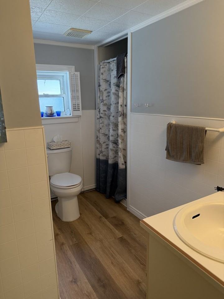 1031 Heritage Rd - Photo 6 of 12