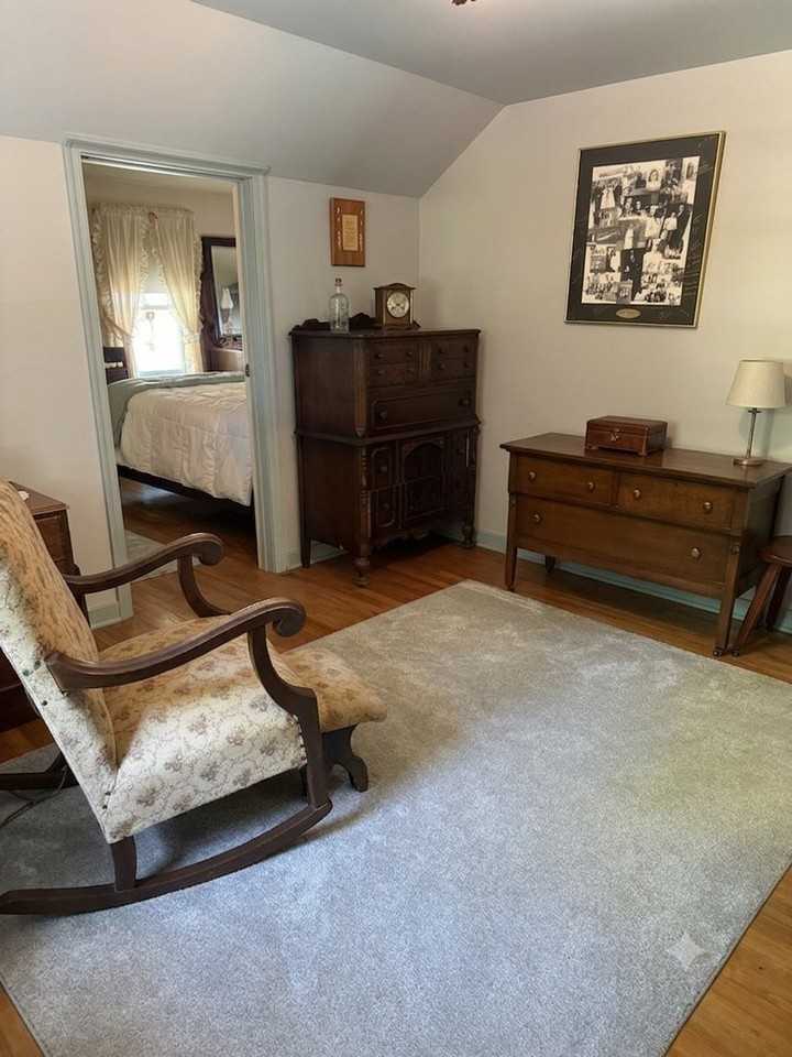 1031 Heritage Rd - Photo 7 of 12
