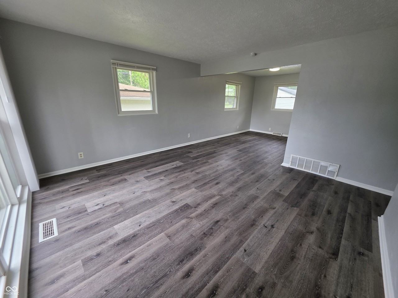 5820 E 40th St - Photo 3 of 28